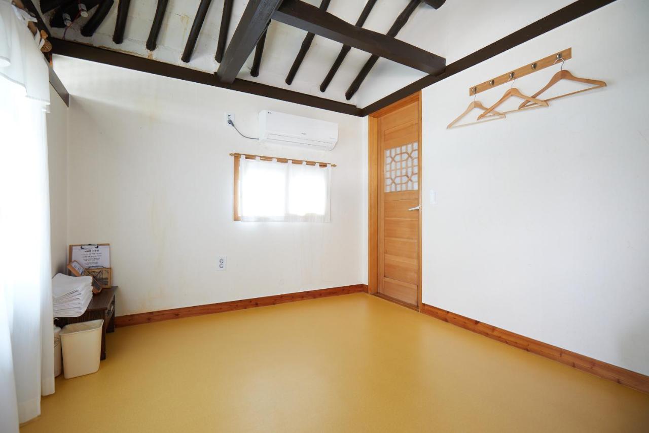 Bonghwangjae Hanok Guesthouse Gongju Dış mekan fotoğraf